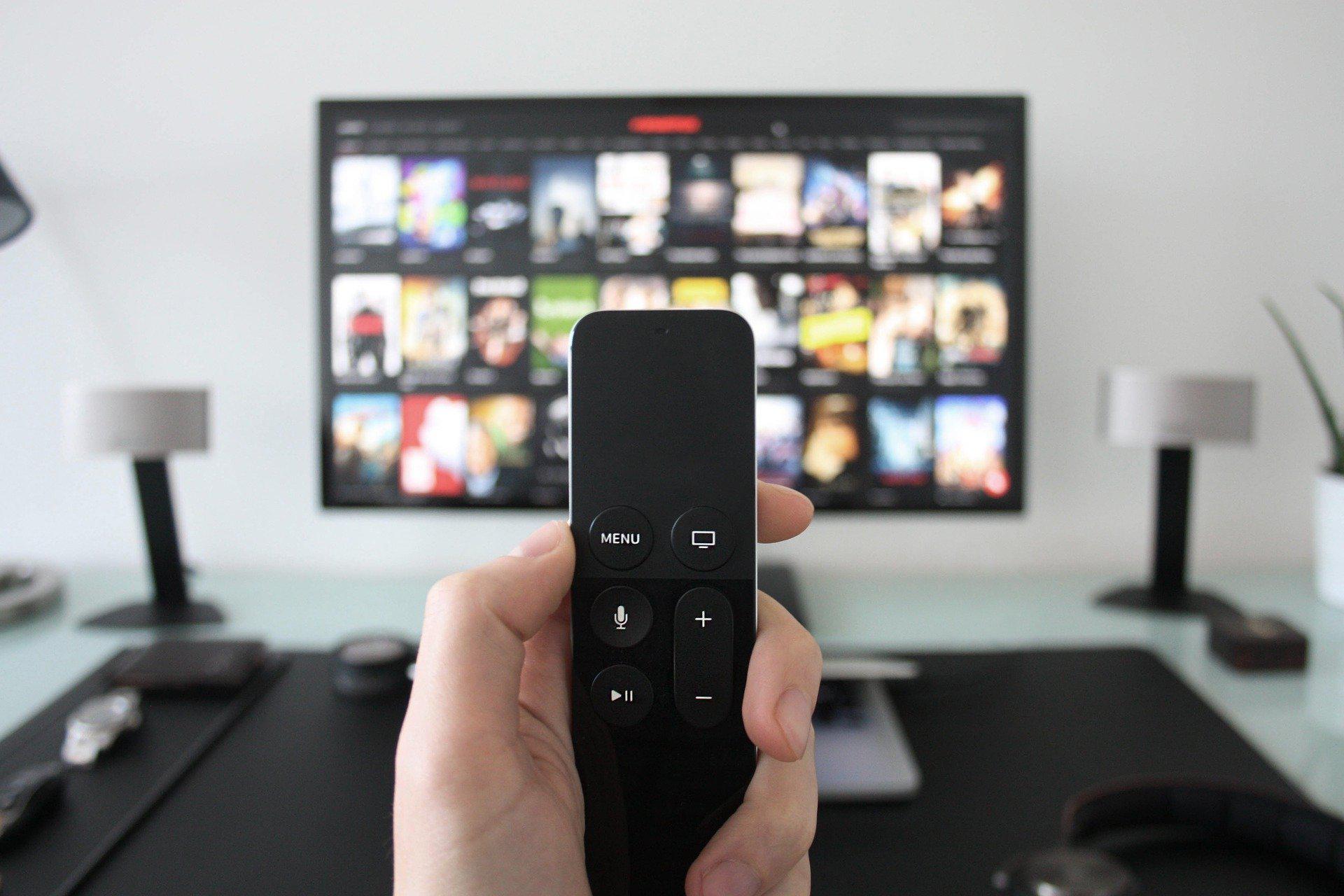 Smart TV: czym się kierować przy wyborze nowego telewizora?