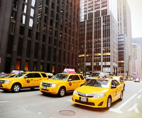 Taxi – 3 aspekty na które warto zwracać uwagę wybierając firmę