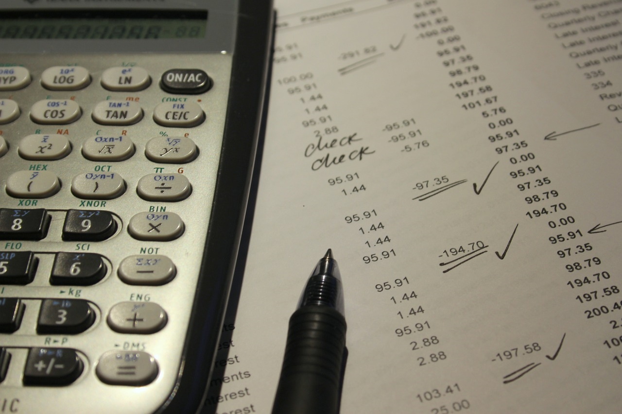 Biuro rachunkowe – dlaczego warto skorzystać z jego usług?