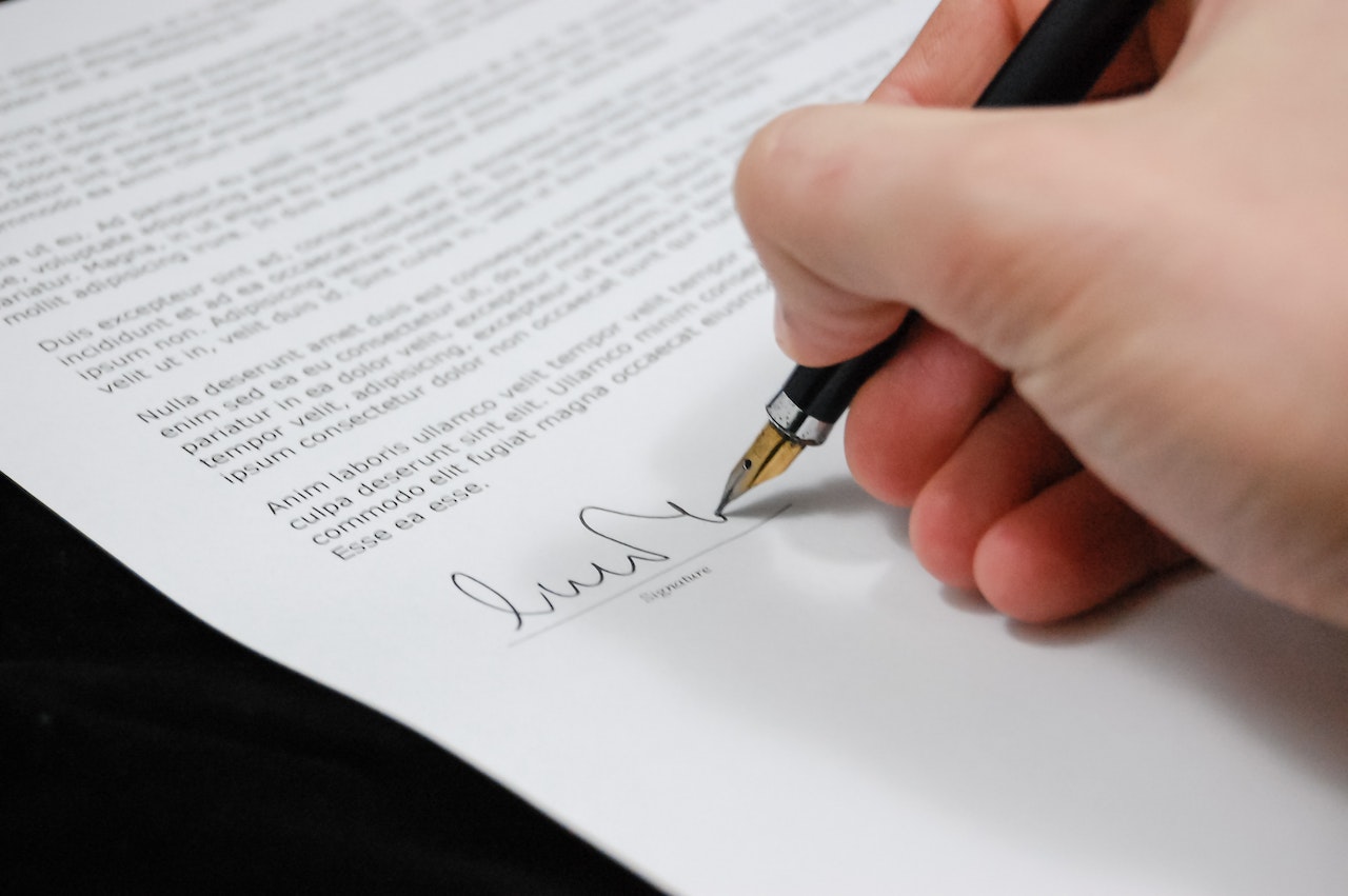 Akt notarialny – jak należy go sporządzić?