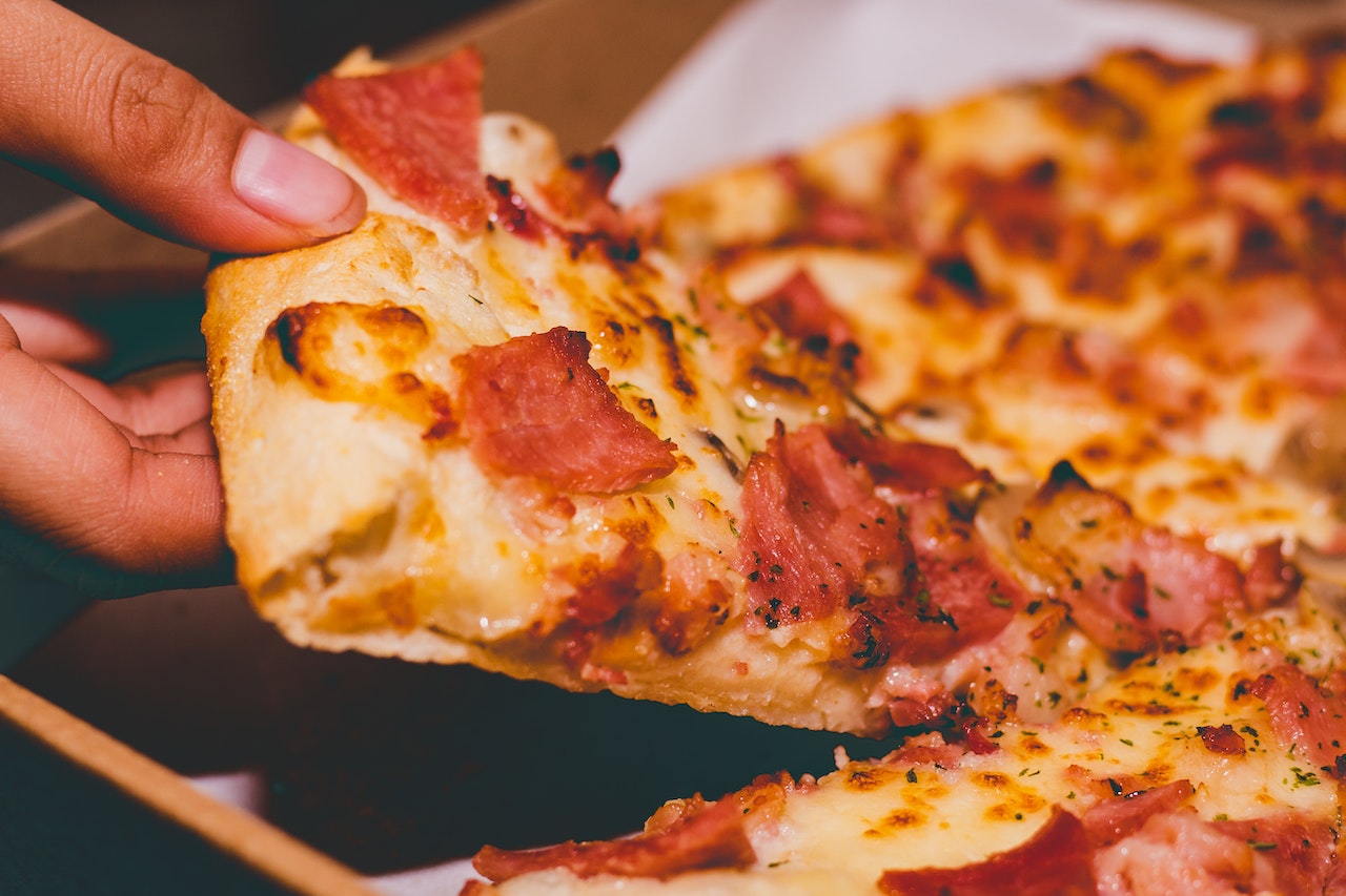 Jak wybrać dobry lokal, w którym serwowana jest pizza?