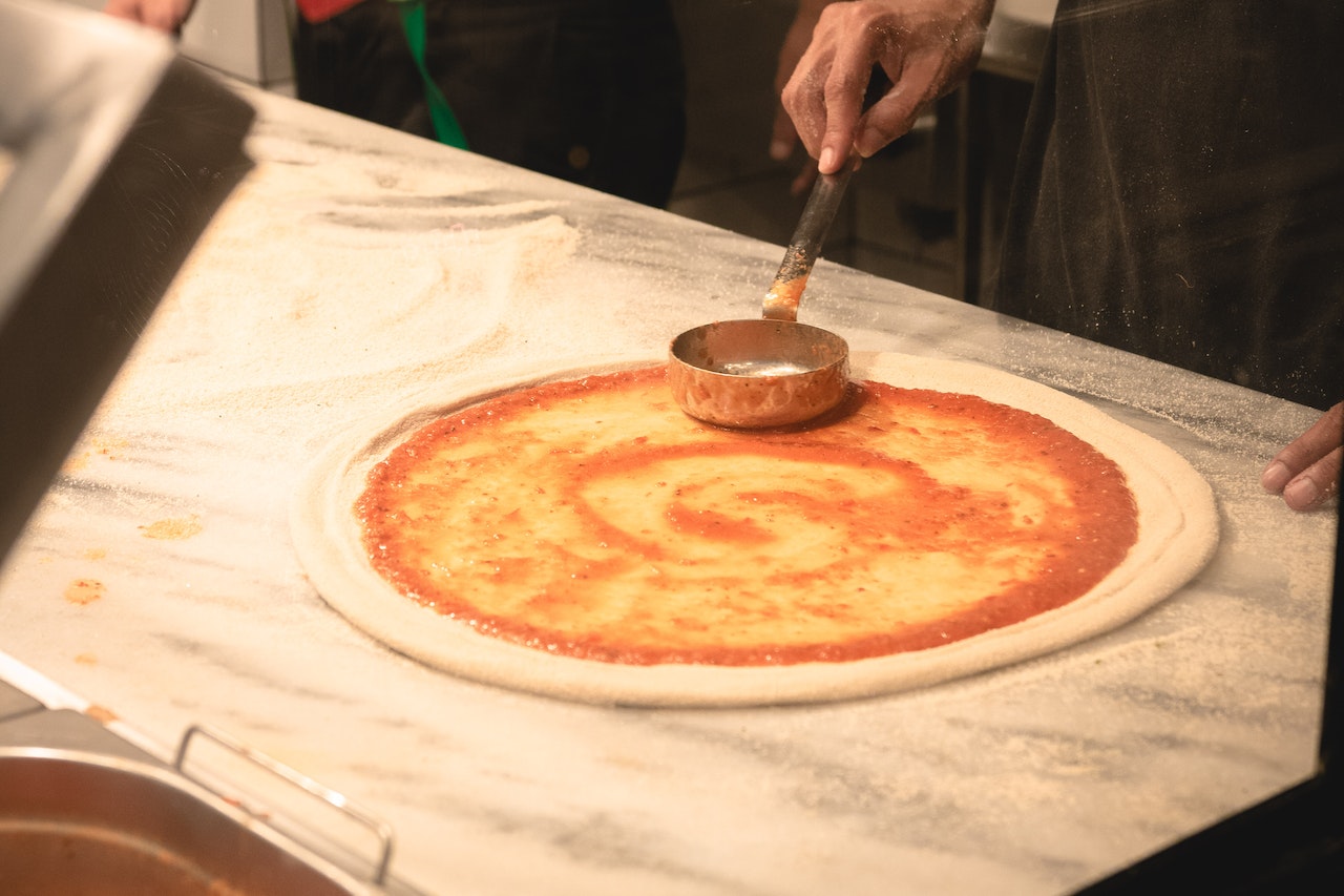 Pizza włoska – jak się ją przygotowuje?